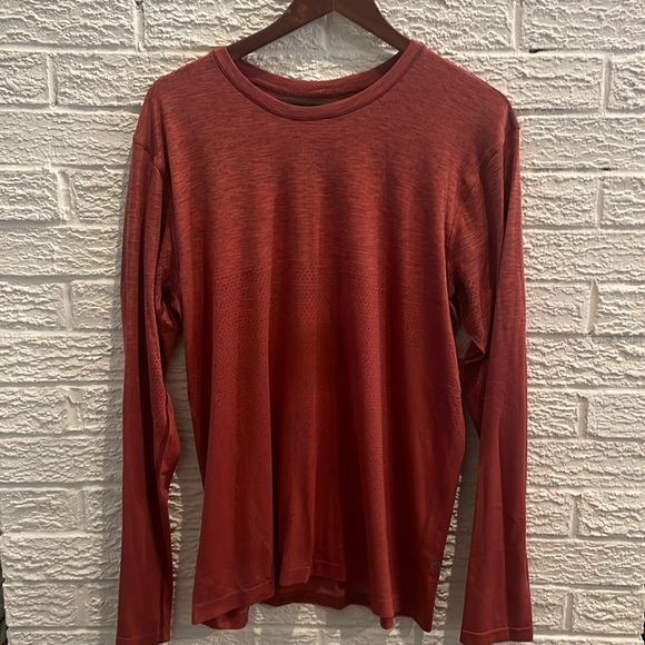Men’s Lululemon long sleeve - Picture 1 of 6